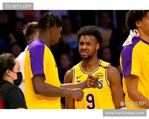 湖人轮换第9人竟是双向合同球员 球迷现场惊呼这是谁 湖人轮换第9人竟是双向合同球员 球迷现场惊呼这是谁